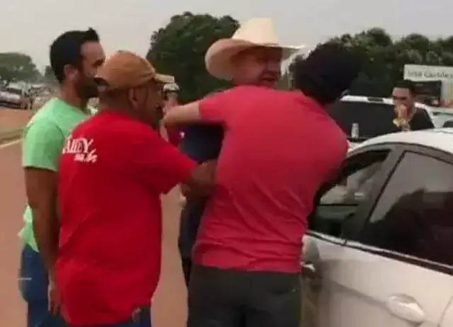 Em Rio Verde, prefeito é preso após chegar armado em manifestação