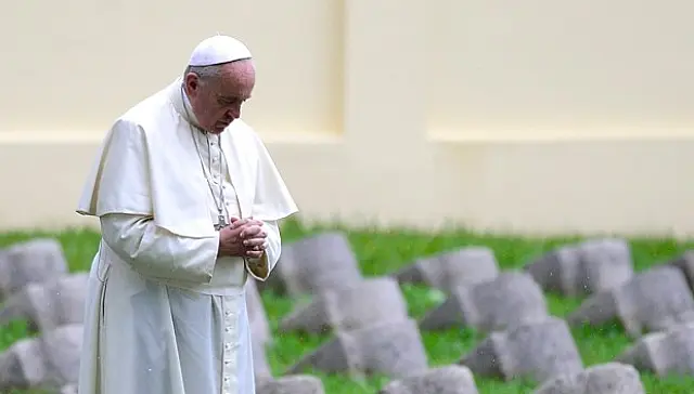 Mundo vive Terceira Guerra Mundial 'em partes', diz o Papa Francisco