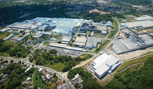 Indústria reduz número de empregos pela primeira vez em 18 meses