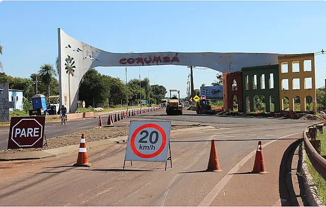 Prefeitura de Corumbá executa obras na entrada da cidade