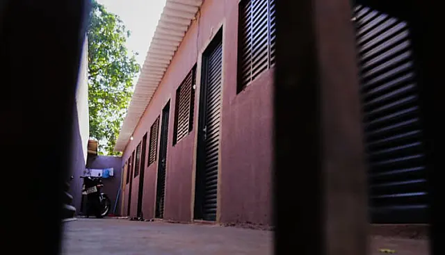 Irmãos gêmeos são assassinados com 13 tiros em quitinete