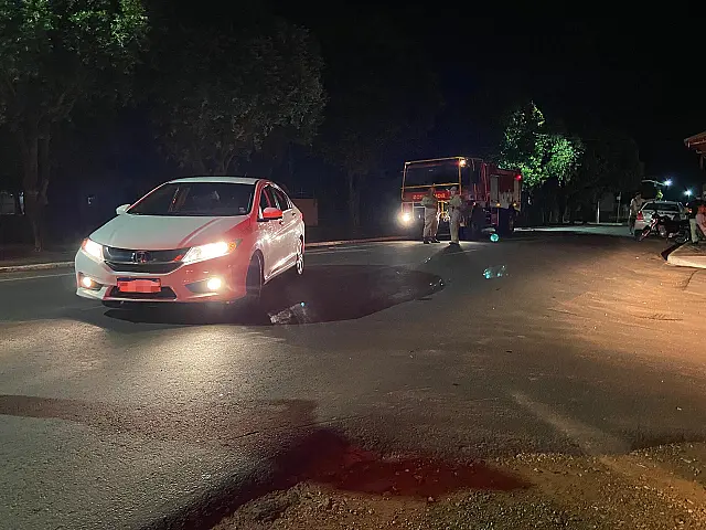 Acidente entre carro e moto deixa motociclista ferida em Aquidauana
