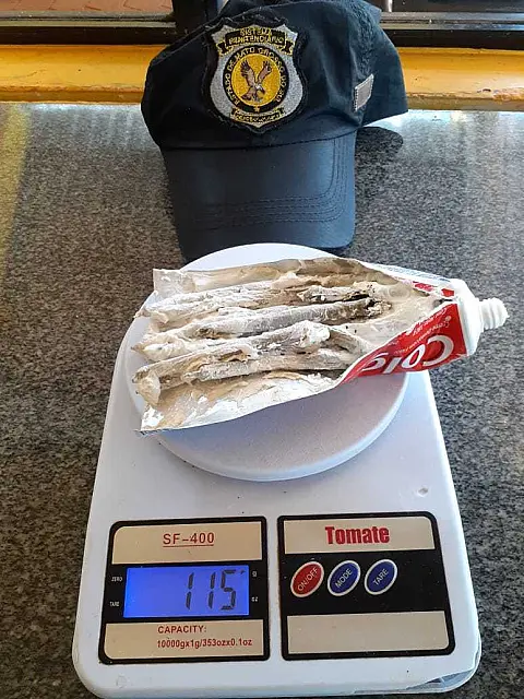 Mulher é presa tentando entrar no presídio de Dois Irmãos do Buriti com maconha em pasta de dente