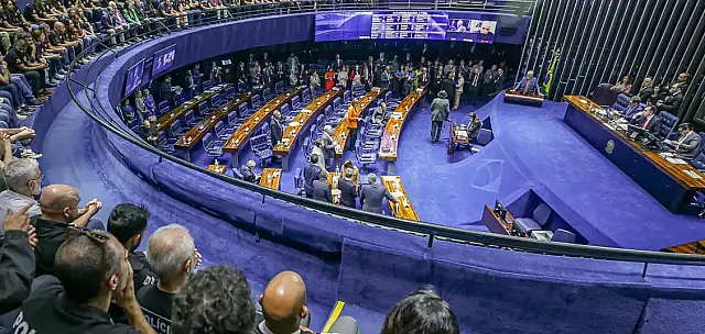 Senado aprova reajustes salariais e reestruturação de servidores