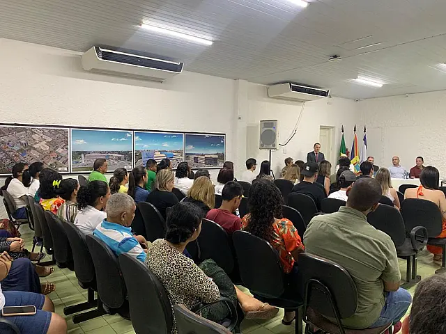 Palestra com psiquiatra Marcos Noronha lota auditório em Corumbá