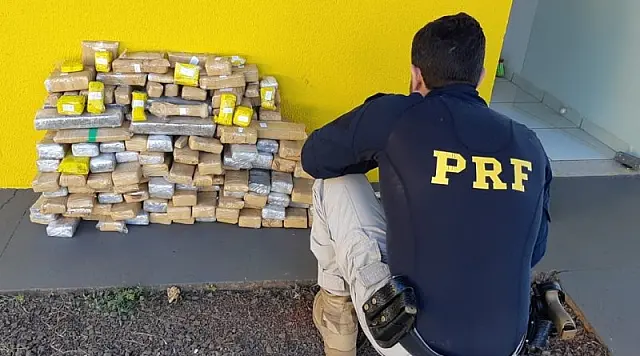 PRF descobre 110 Kg de maconha em fundo falso de veículo
