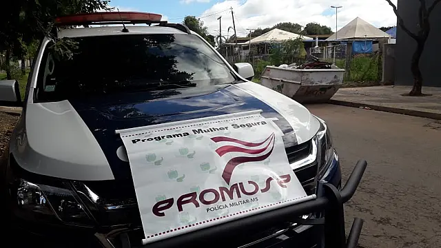 Agressor volta à casa da ex, descumpre medidas e é preso com drogas