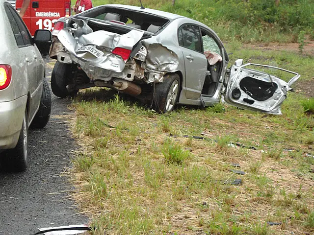 Casal e filho ficam feridos em acidente na BR-262
