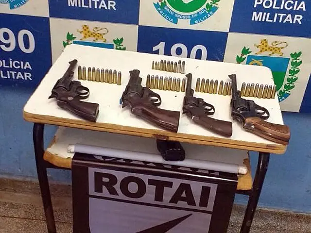 Operação da PM resulta na prisão de três homens e apreensão de armas