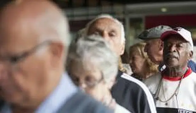 Temer sanciona lei que dá prioridade especial a maiores de 80 anos