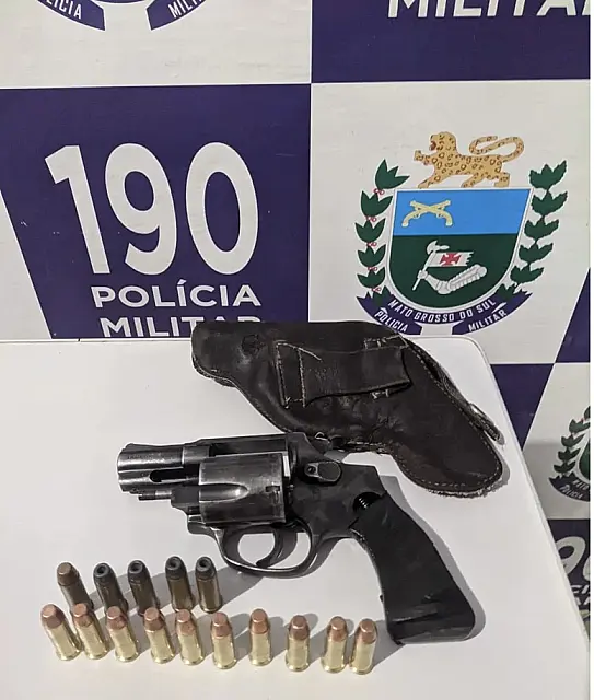 Trio é flagrado com armas e munições em Bodoquena