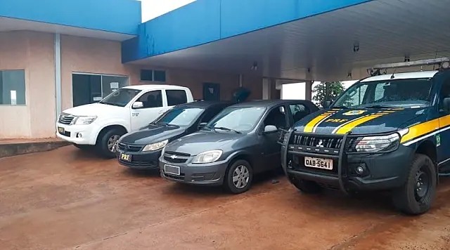 PRF prende 3 homens e recupera na BR 463 caminhonete roubada