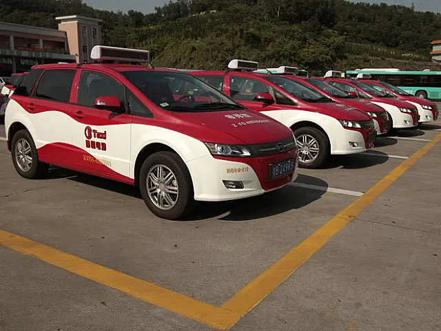 Elétrico BYD E6 começa a rodar na China