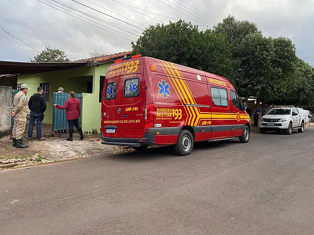 Incêndio destrói cômodo de escritório de contabilidade