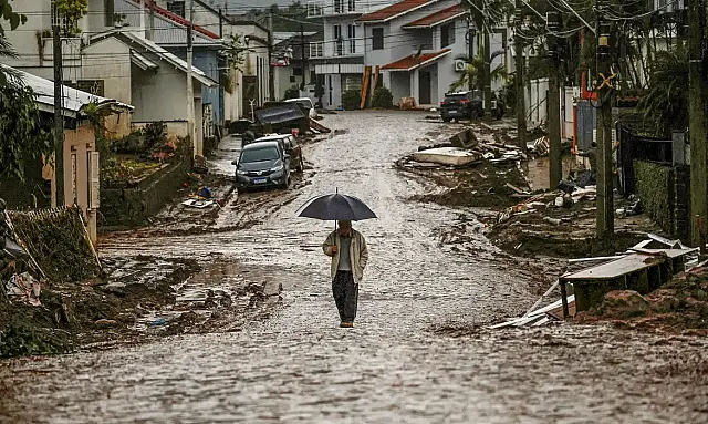 Mais de 80 mil pessoas estão desabrigadas no RS