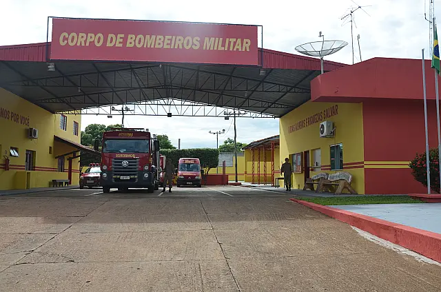 Empenhados, bombeiros arrecadam doações de agasalhos em campanha