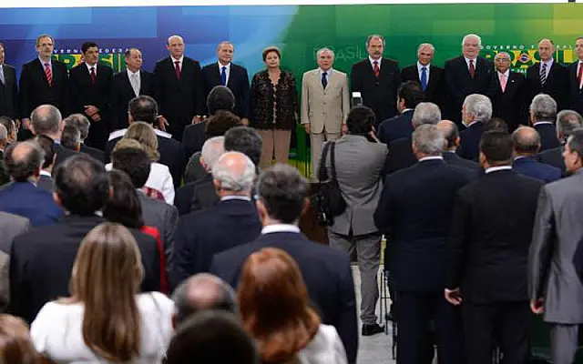 Dilma empossa seis ministros e cita desafios para 2014