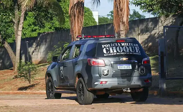 Com moto roubada, homem morre em troca de tiros com a polícia