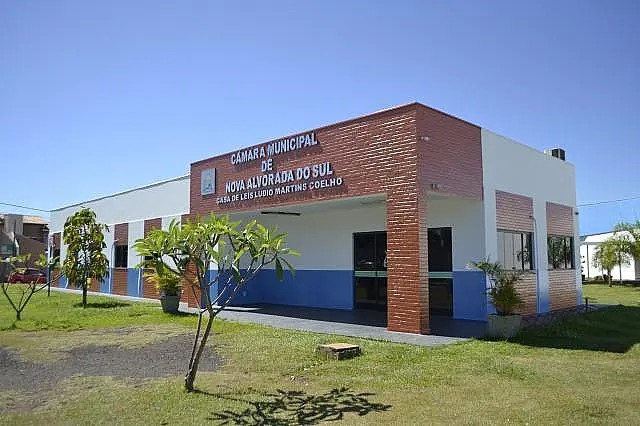 Político é acusado de assédio sexual e agiotagem