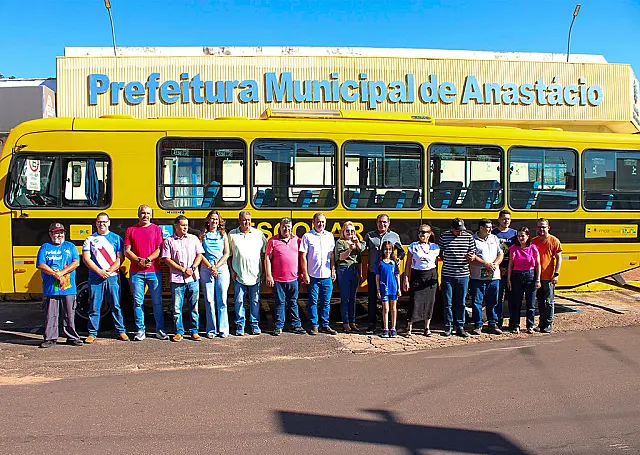 Município recebe novo ônibus para reforçar transporte de alunos da zona rural