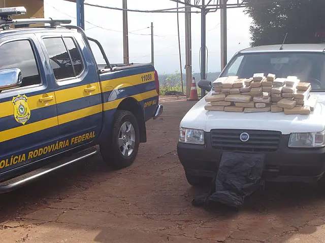 Jovem é preso com 71,4 quilos de maconha na BR-463