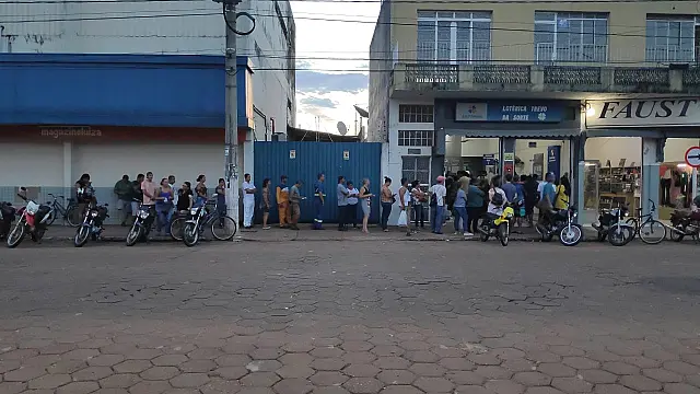 A poucos minutos da Mega-Sena, moradores de Aquidauana enfrentam fila em lotérica
