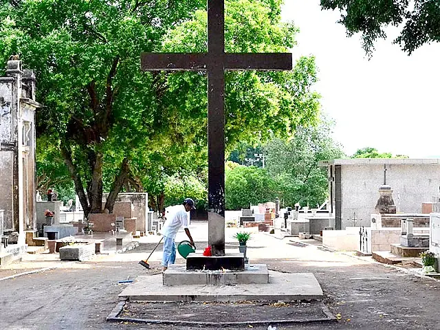 Cemitério Municipal recebe últimos preparativos para o Dia de Finados