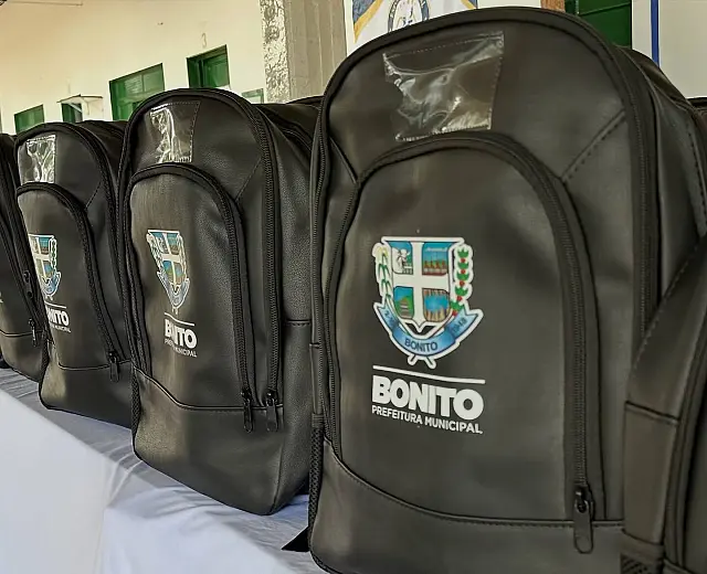 Bonito entrega 2,6 mil mochilas para alunos da rede municipal