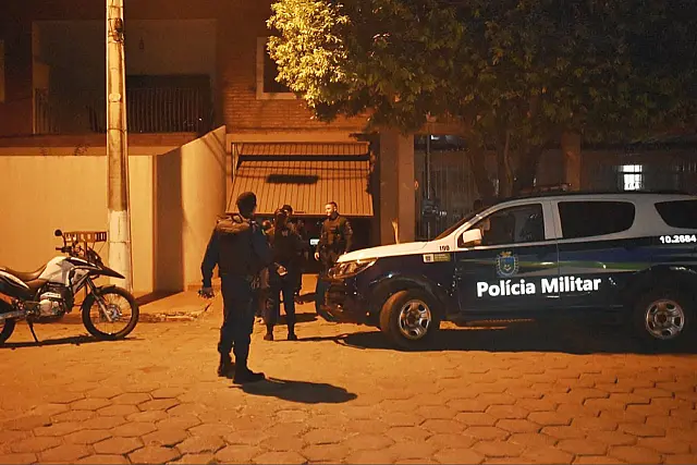 Homem é preso após agredir mulher e tentar atropelar policiais militares em Anastácio