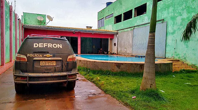 Polícia Civil prende sete pessoas, apreende maconha, cocaína e veículos em espaço de lazer