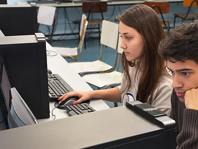 Alunos com melhores notas entram no mercado ganhando mais