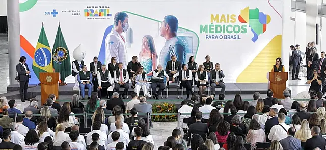 Lula sanciona lei do Mais Médicos