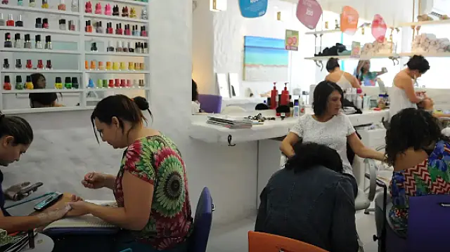 Anvisa proíbe duas substâncias utilizadas em unhas em gel