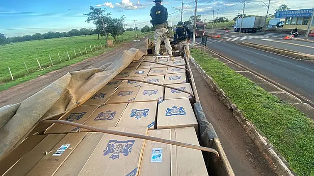 PRF apreende 7 mil maços de cigarros em Maracaju