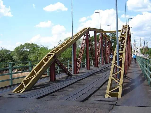 Equipe de Trânsito e Corpo de Bombeiros atendem acidente na Ponte Velha