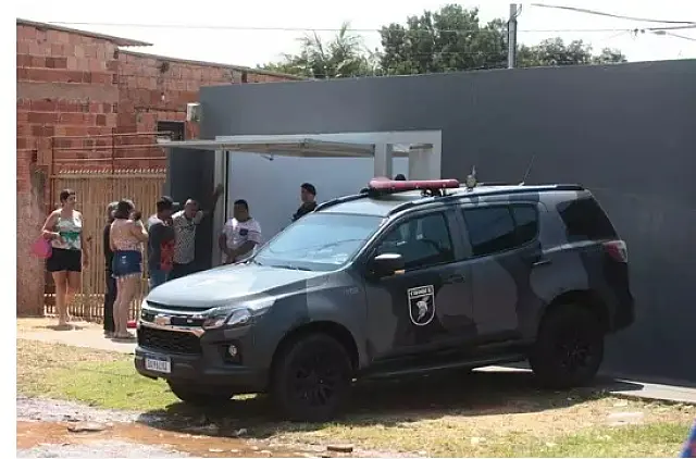Homem é morto com 13 tiros na frente dos filhos em MS