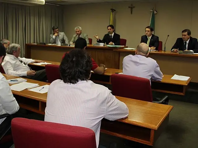 Projeto que proíbe a utilização de embarcações acima da Ponte Velha é retirado de pauta