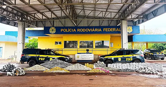 PRF encontra quase uma tonelada de drogas em carga de minério na BR-262