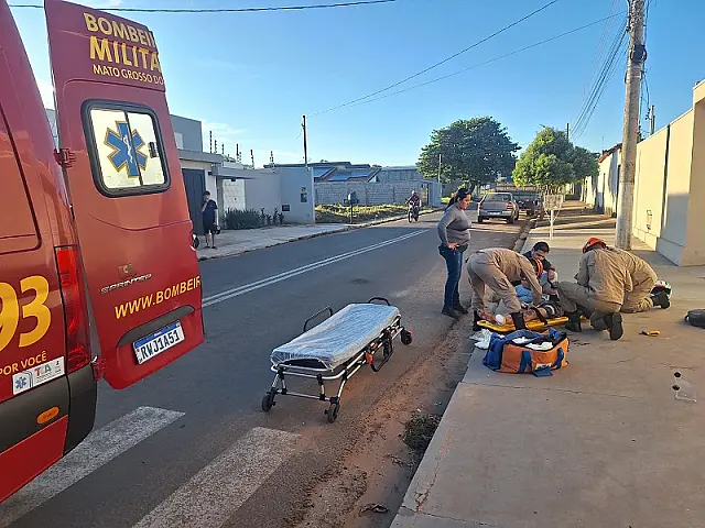 Adolescente de 15 anos sofre fratura exposta após colisão entre carro e moto em Miranda