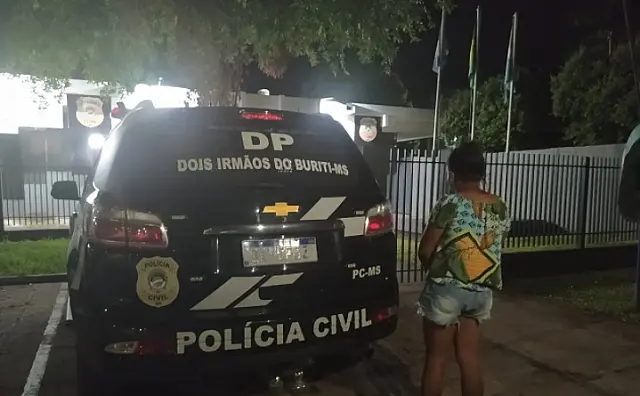 Mulher de 20 anos é presa por furto qualificado