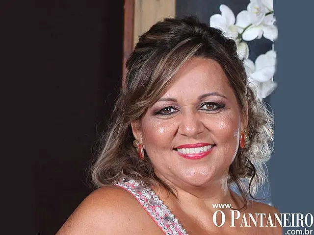 Escritora aquidauanense celebra escolha de poema para o livro de Maria Bethânia