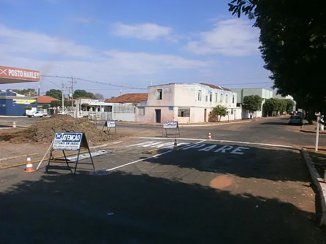 Núcleo de Trânsito implanta placas de sinalização em Aquidauana