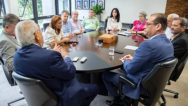 TCE-MS reúne secretária municipal e a direção da Santa Casa para discutir repasses da saúde