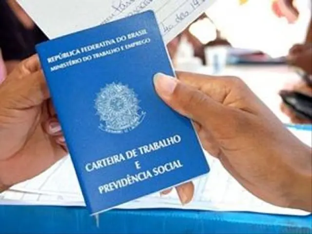 Ex-funcionário procura delegacia para recuperar documento retido por empregadora