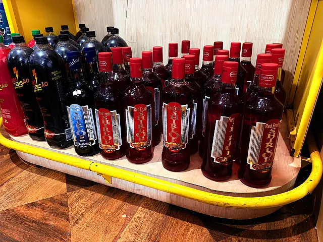Polícia fiscaliza conveniência usada como fachada de fábrica clandestina em Terenos