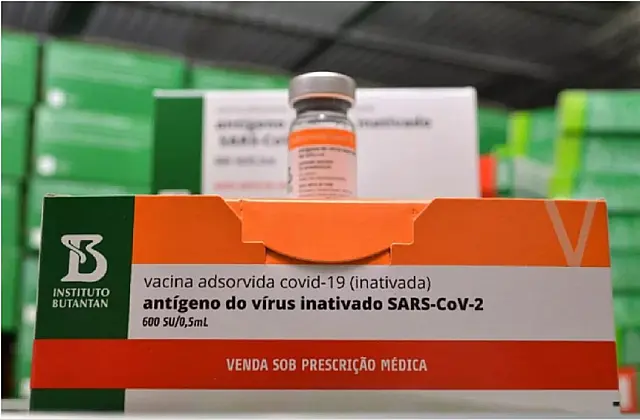 Aprovada há 9 dias, vacinação de crianças de 3 e 4 anos pela Coronavac pode ser comprometida