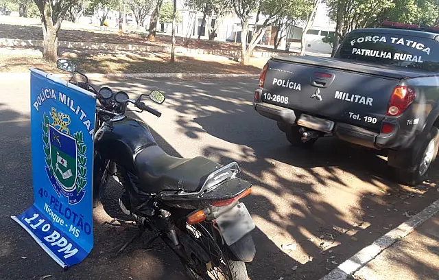 Motocicleta furtada é encontrada por PM na frente de residência em Nioaque