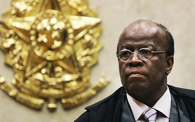 Joaquim Barbosa nega pedido de prisão imediata dos mensaleiros