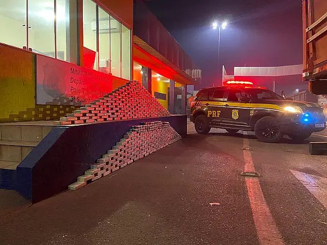 PRF apreende 413 kg de cocaína em Corumbá
