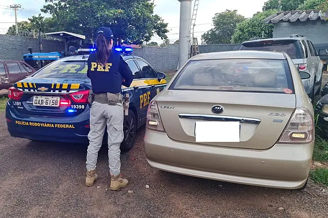 PRF recupera veículo roubado em Anastácio